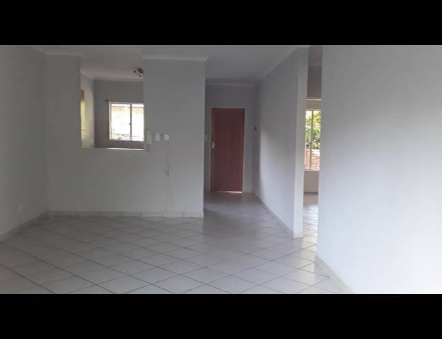 2 BEDROOM TOWNHOUSE FOR SALE IN AMBERFIELD GLEN